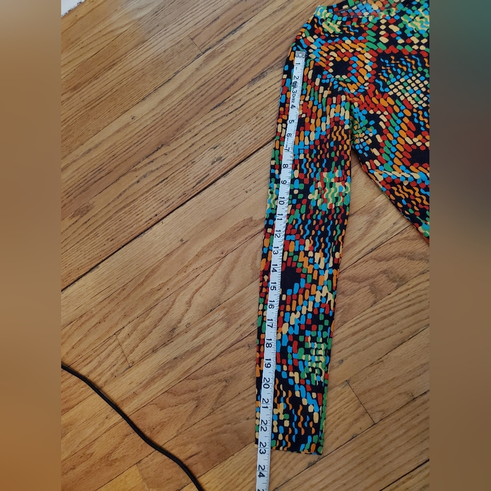 Colorful Geometric Patterned Women's Top - Picture 6 of 8
